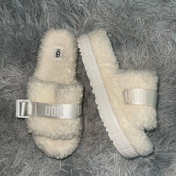 Cream women’s Ugg Sandler slippers size 9 - Picture 3 of 3